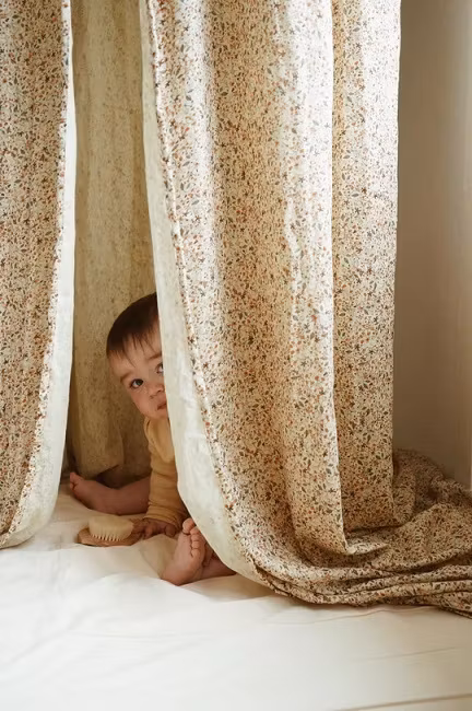 Konges Sløjd, sengehimmel, Flower field