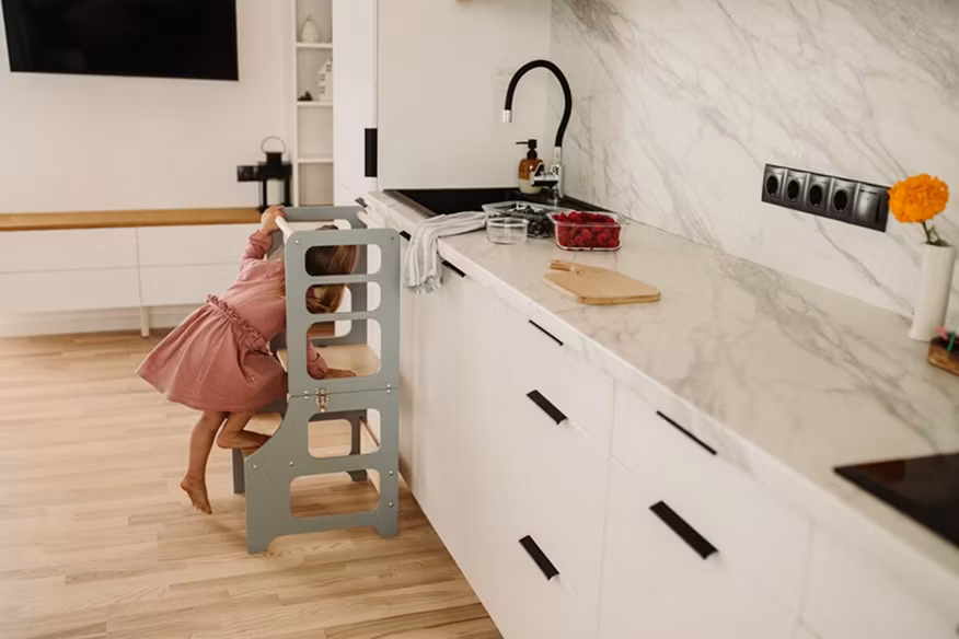 Duck Woodworks, foldbart læringstårn med rutsjebane, grå/natur