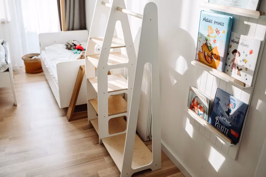 Duck Woodworks, garderobe tøjstang med hylder, hvid/natur