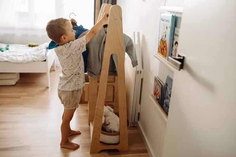 Duck Woodworks, garderobe tøjstang med kasser, natur