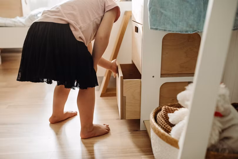 Duck Woodworks, garderobe tøjstang med kasser, hvid/natur