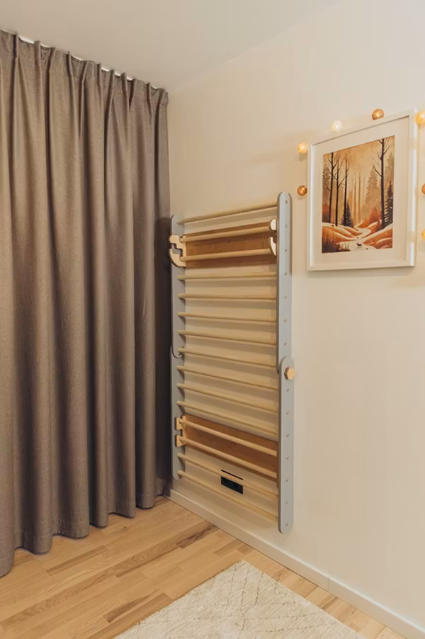 Duck Woodworks, klatretrekant ribbevæg rutsjebane, grå/natur