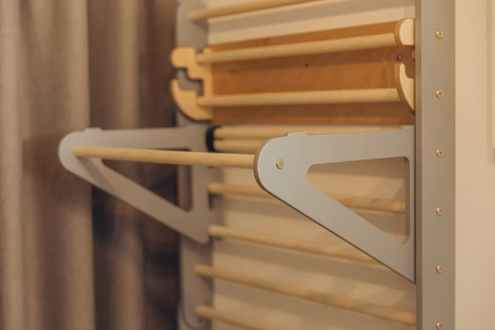 Duck Woodworks, klatretrekant ribbevæg rutsjebane, grå/natur