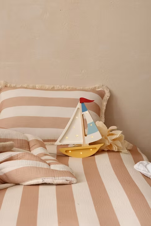 Little Lights, Lampe til børneværelset, Sejlbåd mustard
