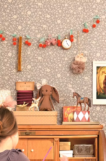 Majvillan, tapet Flora, dusty blue