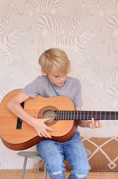 Majvillan, tapet Safari stripes, warm grey