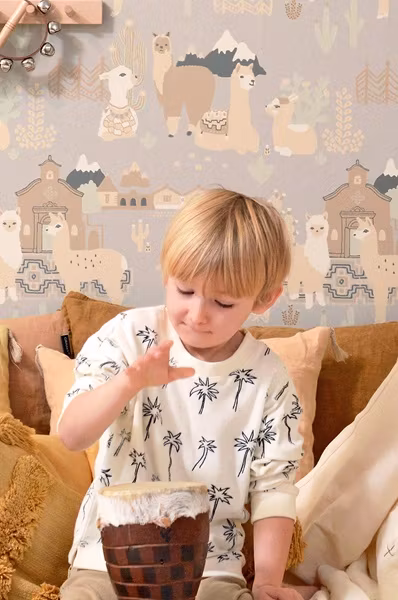 Majvillan, tapet Lama village, soft grey