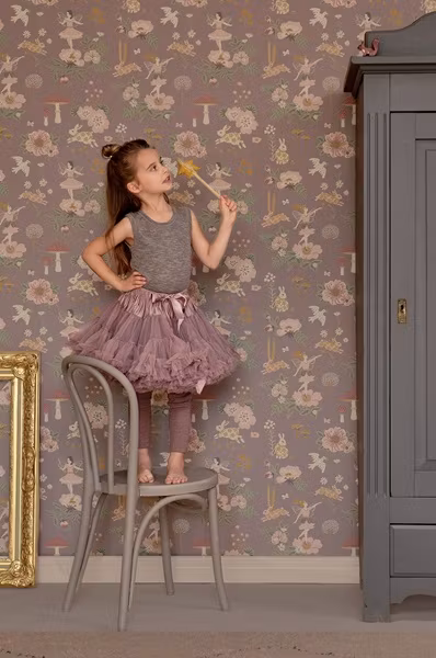 Majvillan, tapet Old garden, plum