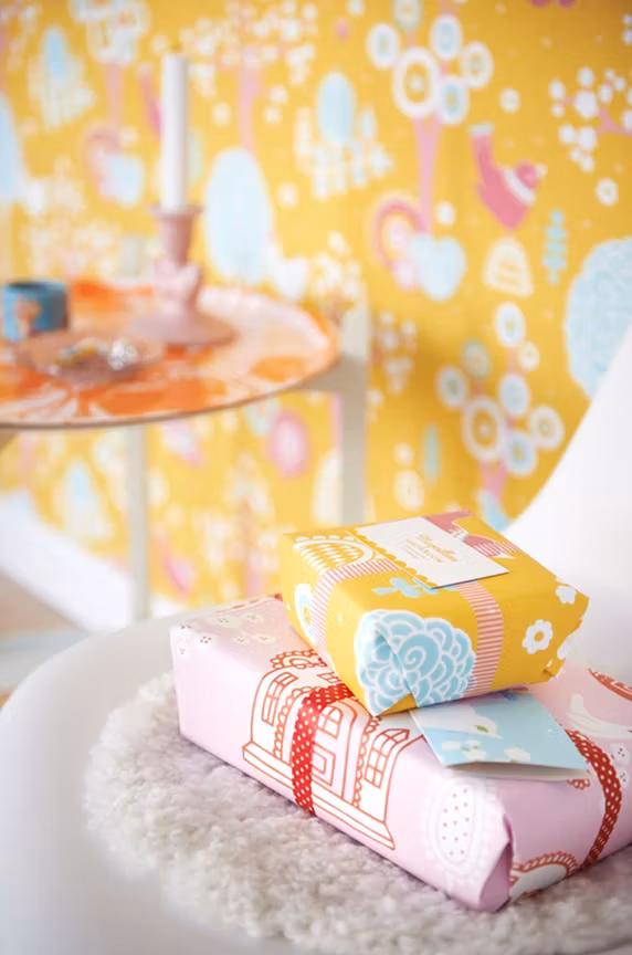 Majvillan, tapet Cherry valley, gul