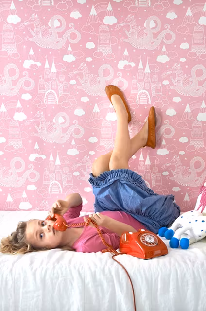 Majvillan, tapet Dragon sky, lyserød