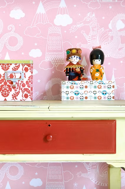 Majvillan, tapet Dragon sky, lyserød