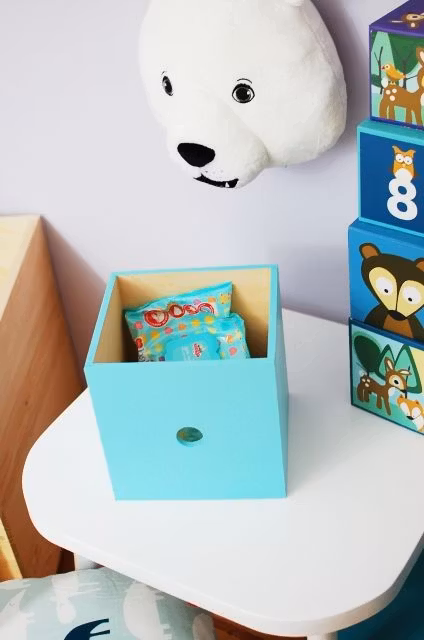 Væghylde med fire skuffer Cameleon