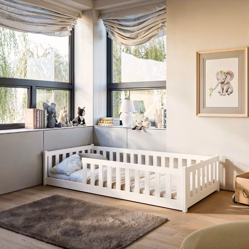 Hvid børneseng, Boel