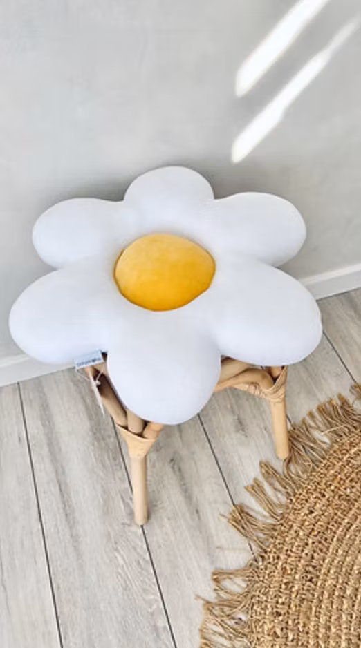 Blomsterpude til børneværelset, mustard