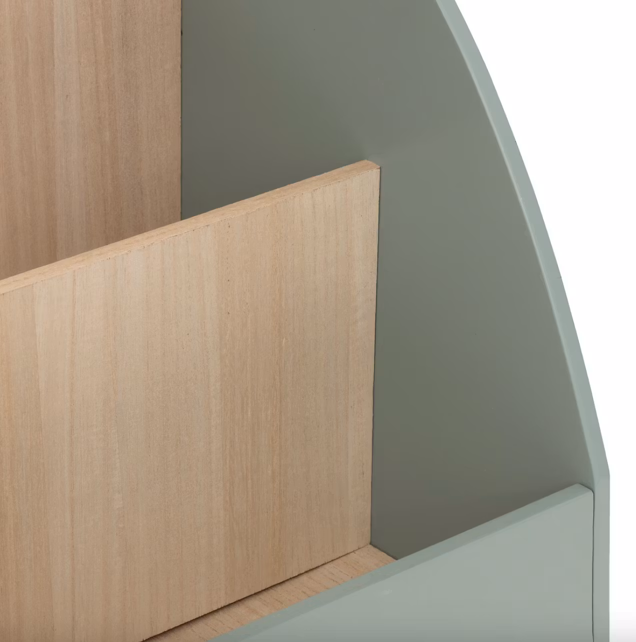 Grøn bogreol til børneværelset