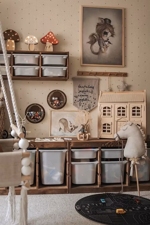 Mrs Mighetto, tapet Teeny Berries, Dusty Blue