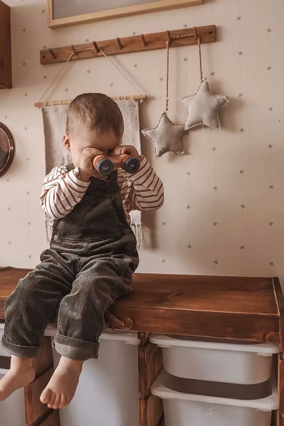 Mrs Mighetto, tapet Teeny Berries, Dusty Blue