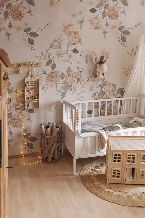 Mrs Mighetto, tapet Land of Roses