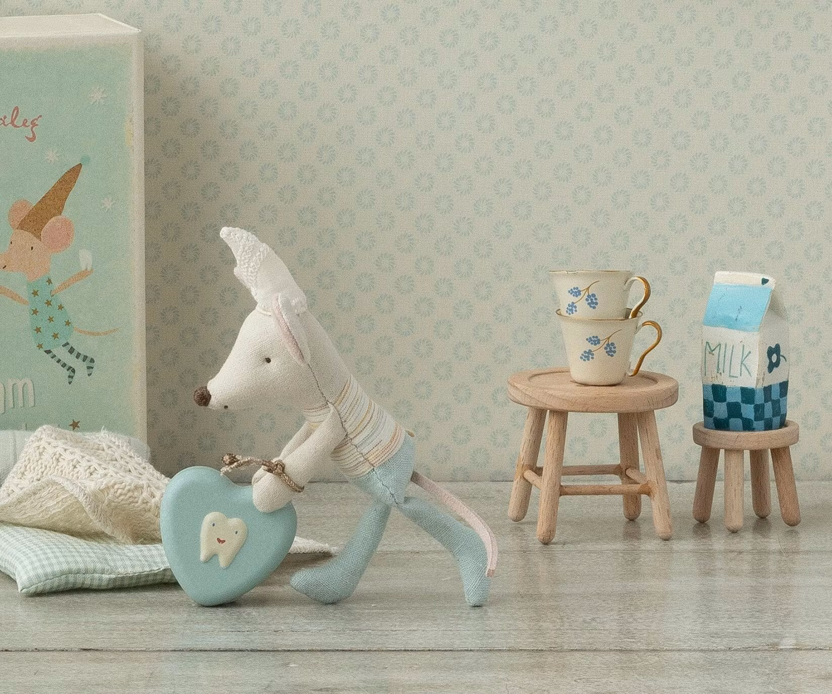 Maileg, minibord og skammel