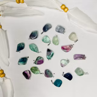 Regnbågs Flourit, hänge