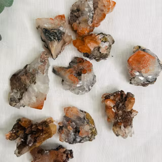 Bergskristall jordgubbskvarts kluster