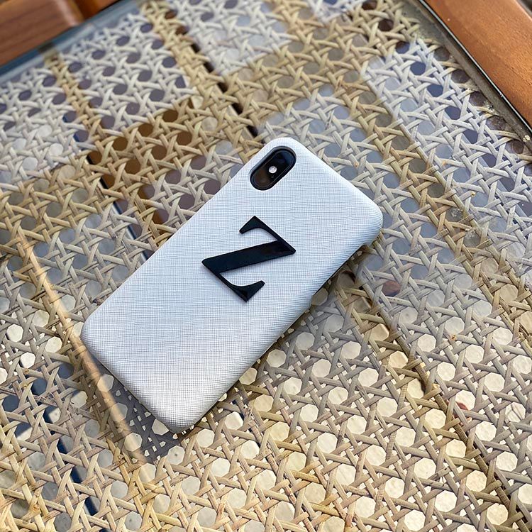 White Mobilcover med metal letter®
