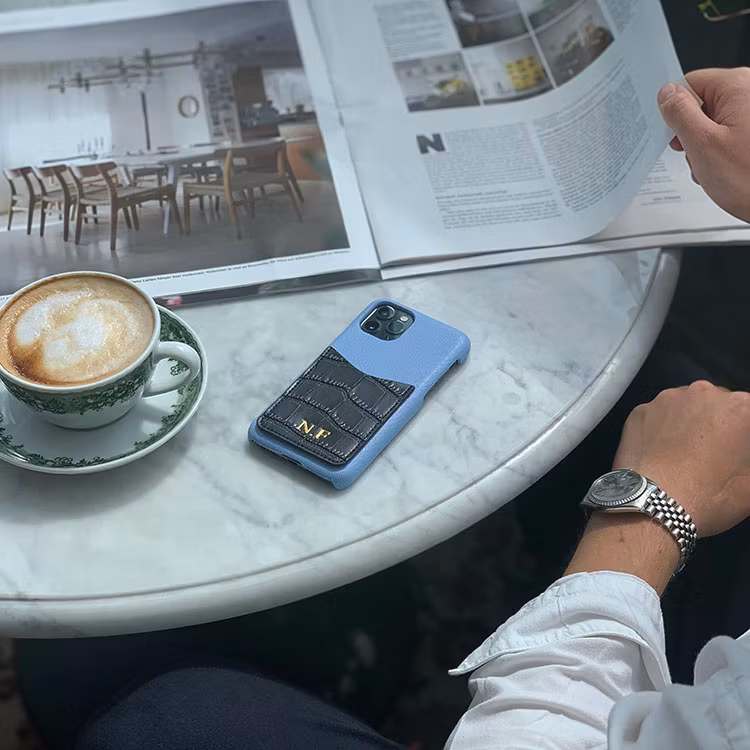 Baby blue mobilcover med kortholder