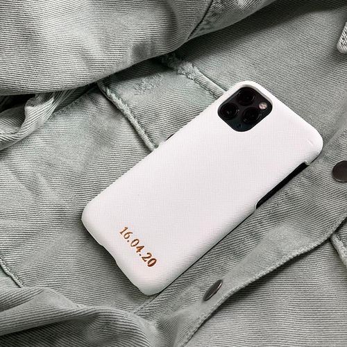 White mobilcover med navn
