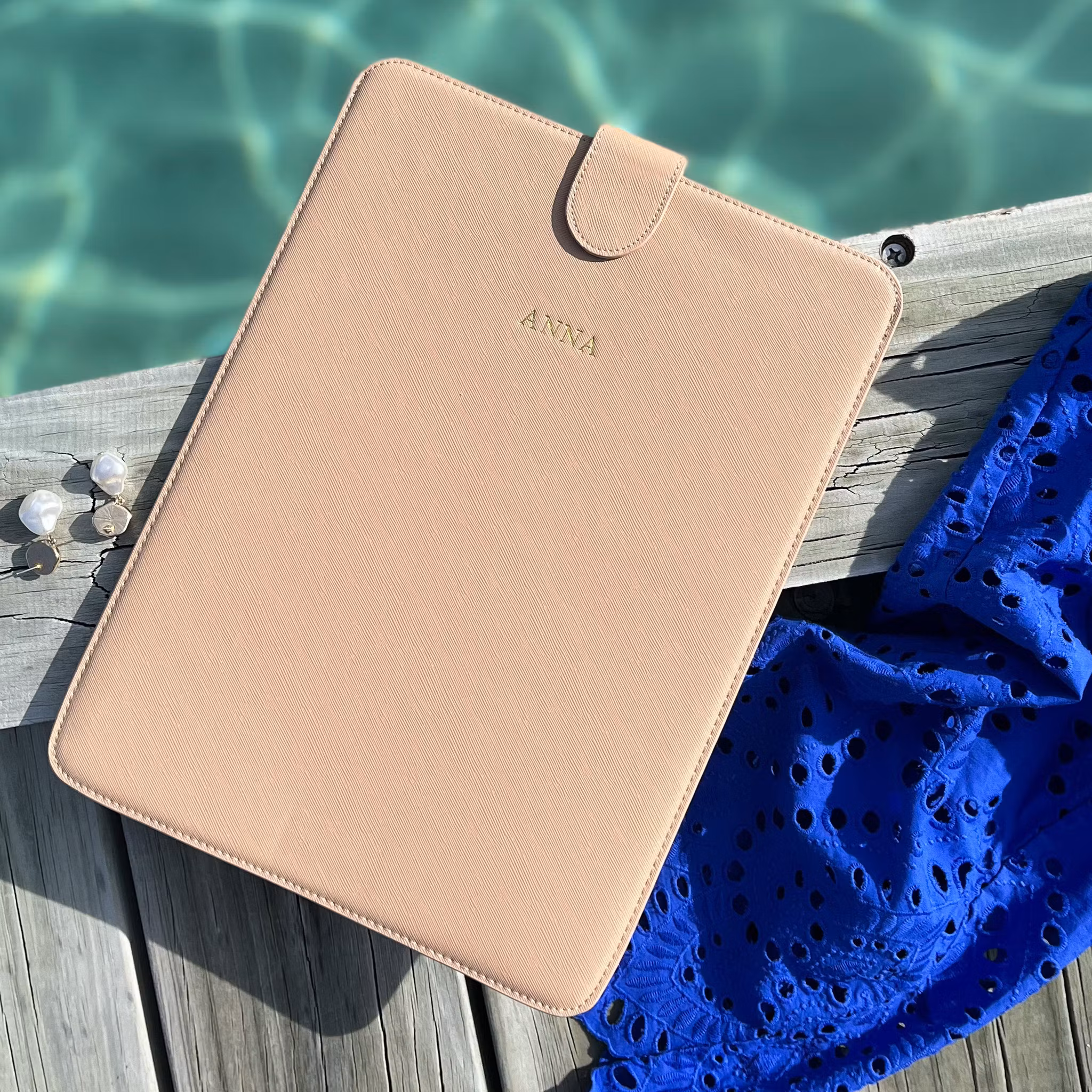 Beige taske med gravering- Saffiano