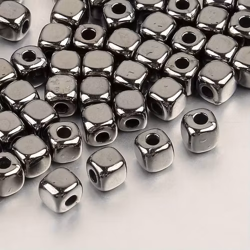 Fyrkantig pärla, svart, 4mm - 50pack