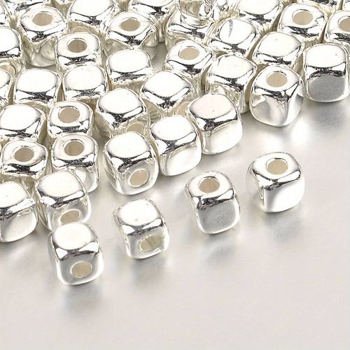 Fyrkantig pärla, silver, 4mm - 50pack