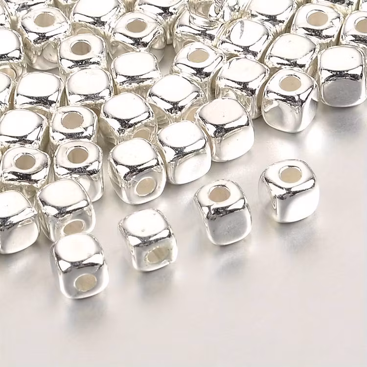 Fyrkantig pärla, silver, 4mm - 50pack
