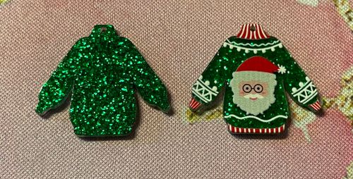 Jultröja, tomte, grön - 3,6x3,2 cm