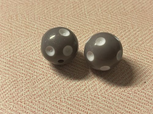 Prickig, grå - 20mm