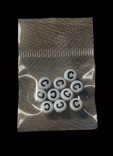 Bokstavspärla, 7mm, vit, C - 10st