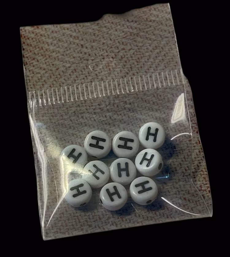 Bokstavspärla, 7mm, vit, H - 10st