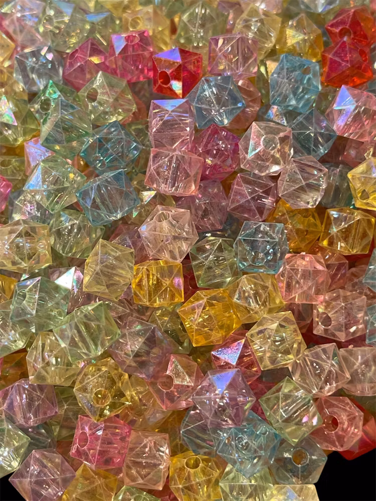 Kantig pärla, 10mm, transparent mix