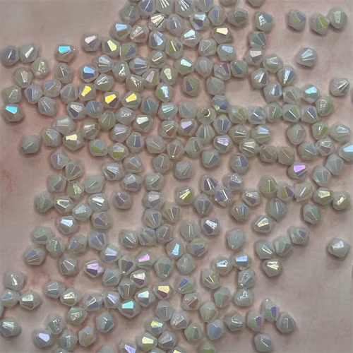 Bicone, 4mm, vit med AB - 200st