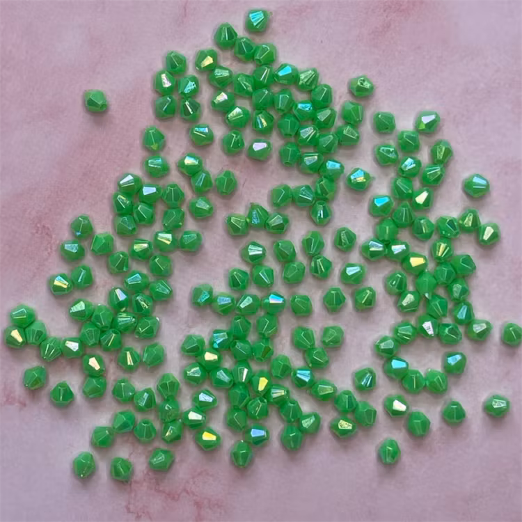 Bicone, 4mm, mörkgrön med AB - 200st
