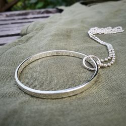 Silverhalsband Tryggare kan ingen vara