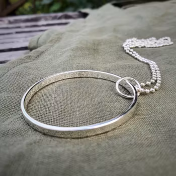 Silverhalsband Tryggare kan ingen vara