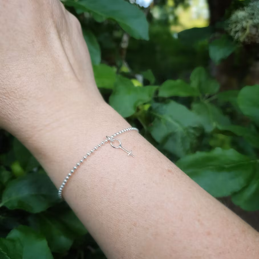 Kvinnokraft Silverarmband/fotlänk