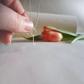 Silverhalsband Kvinnokraft Mellan