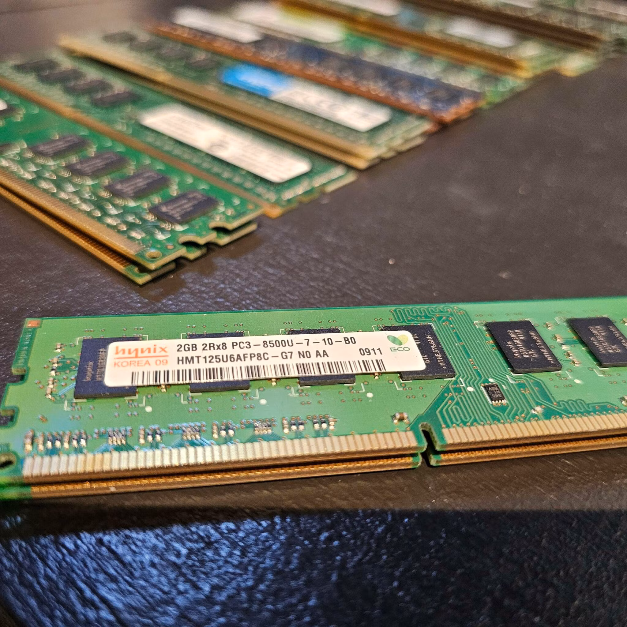 HYNIX 2GB 2Rx8 PC3-8500U HMT125U6FP8C-G7