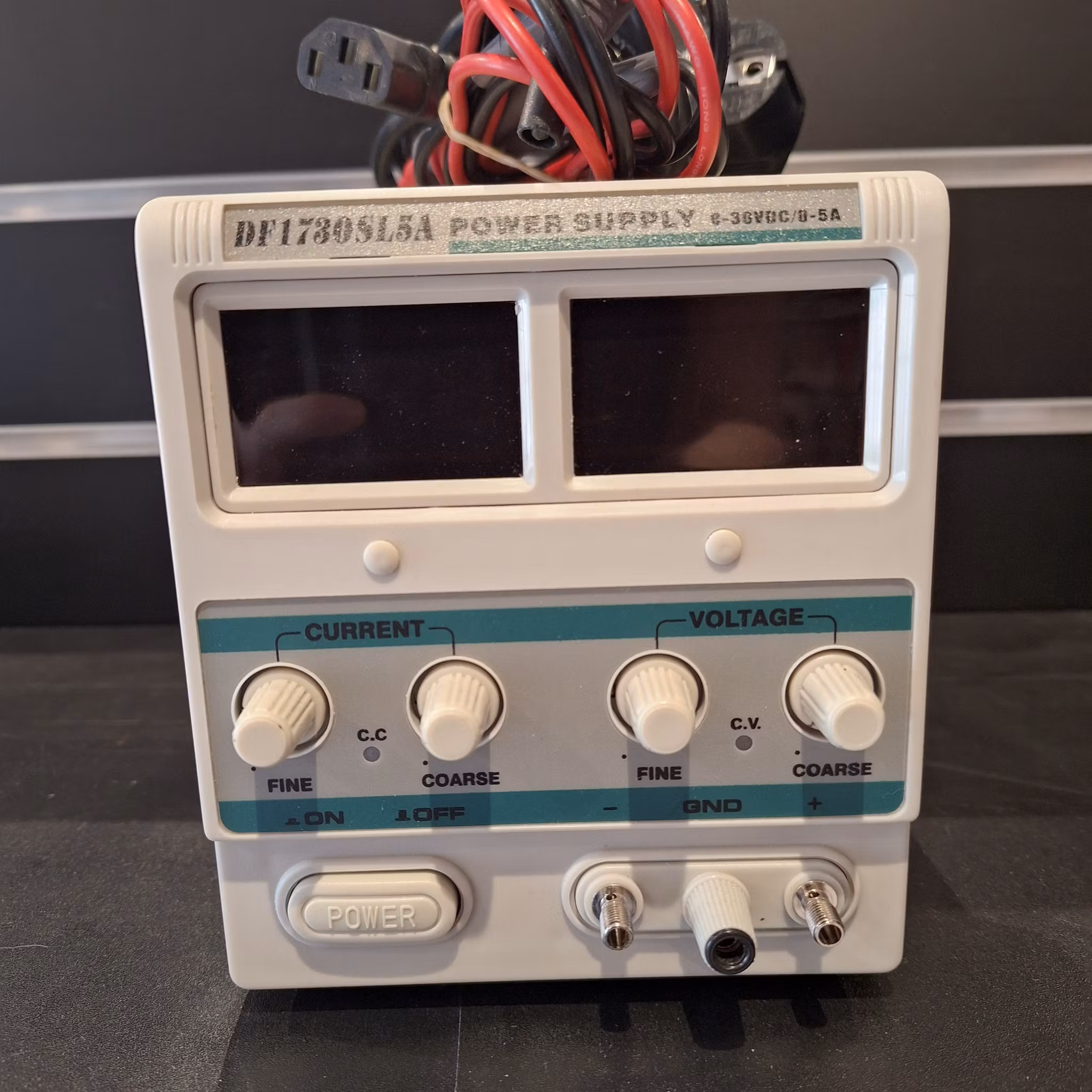 DF1730SL5A Strømforsyning | 0-5A | 0-30VDC