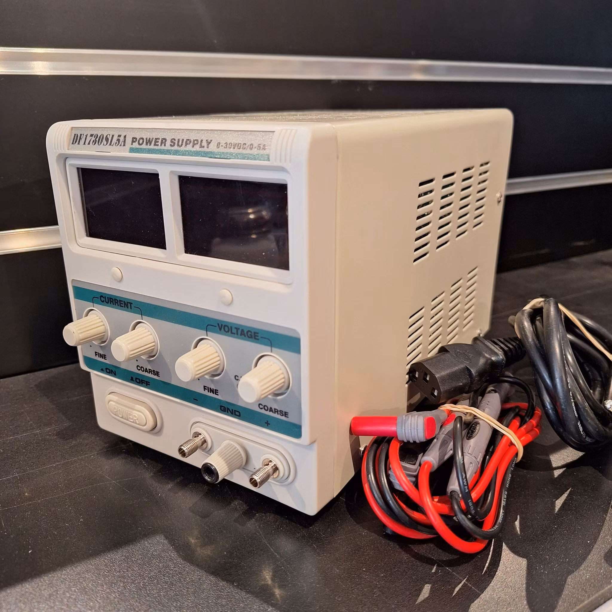 DF1730SL5A Strømforsyning | 0-5A | 0-30VDC