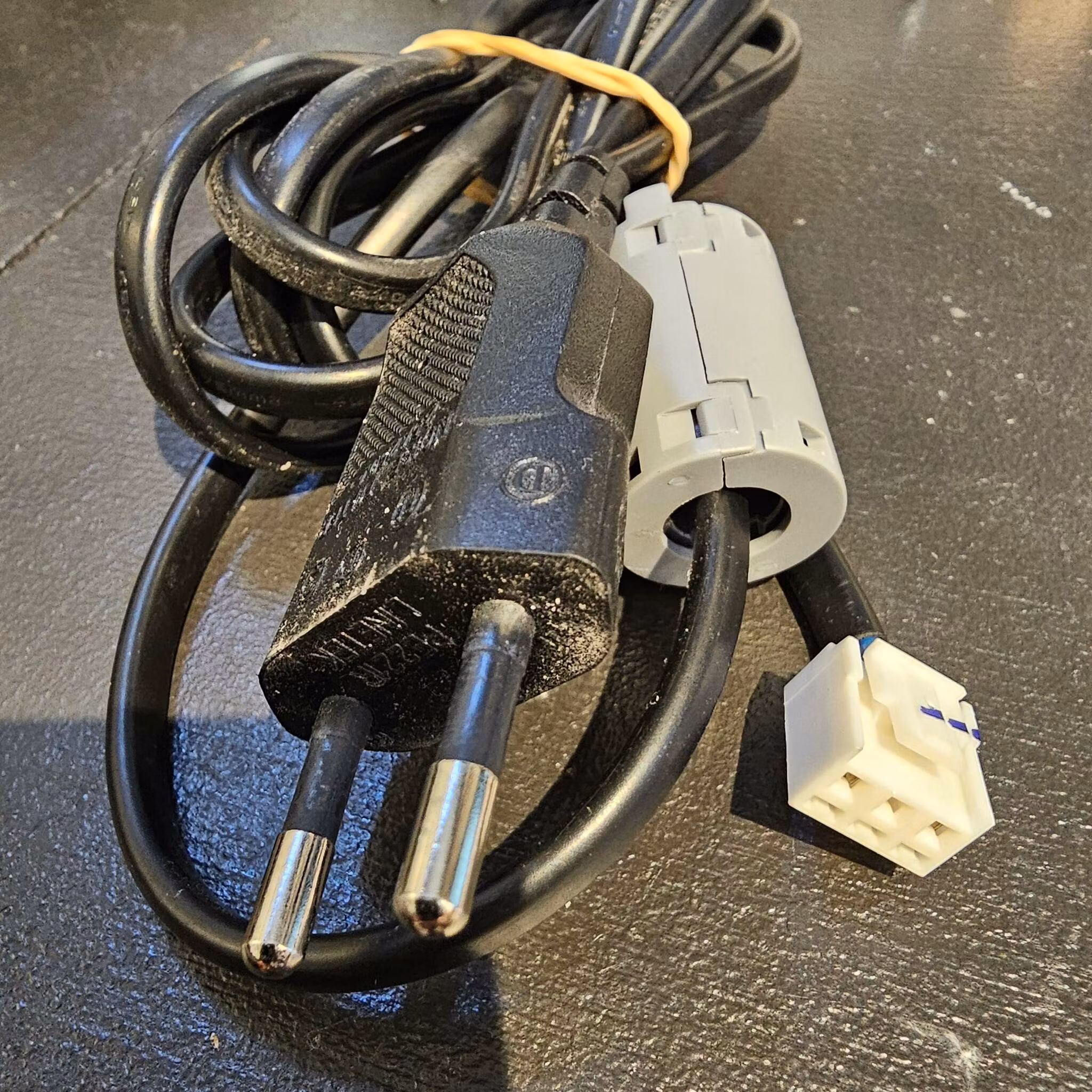 Strømkabel for Grundig TV modell 49 VLX 6820 BP