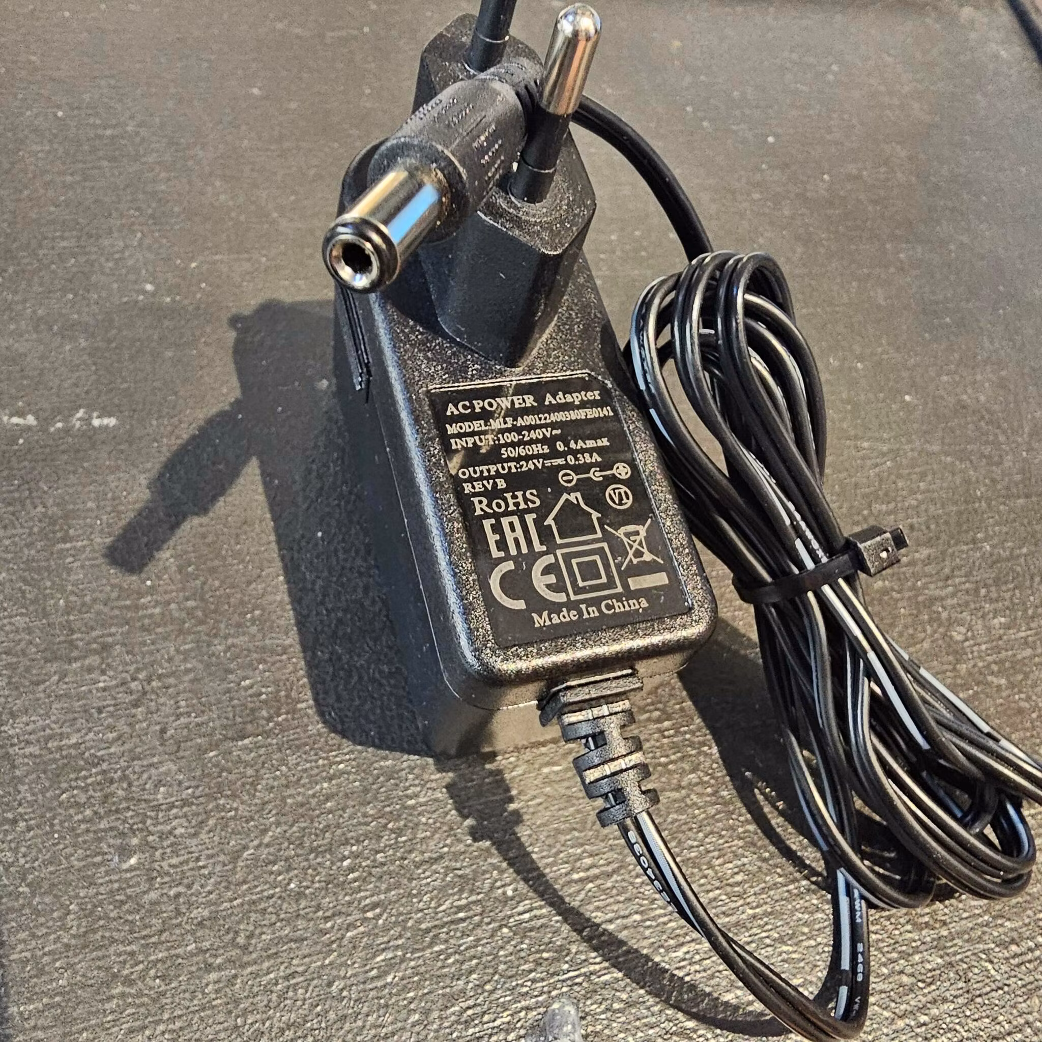 Strømadapter 240V to 24V 0.38A MLF-a00122400380Fe0141