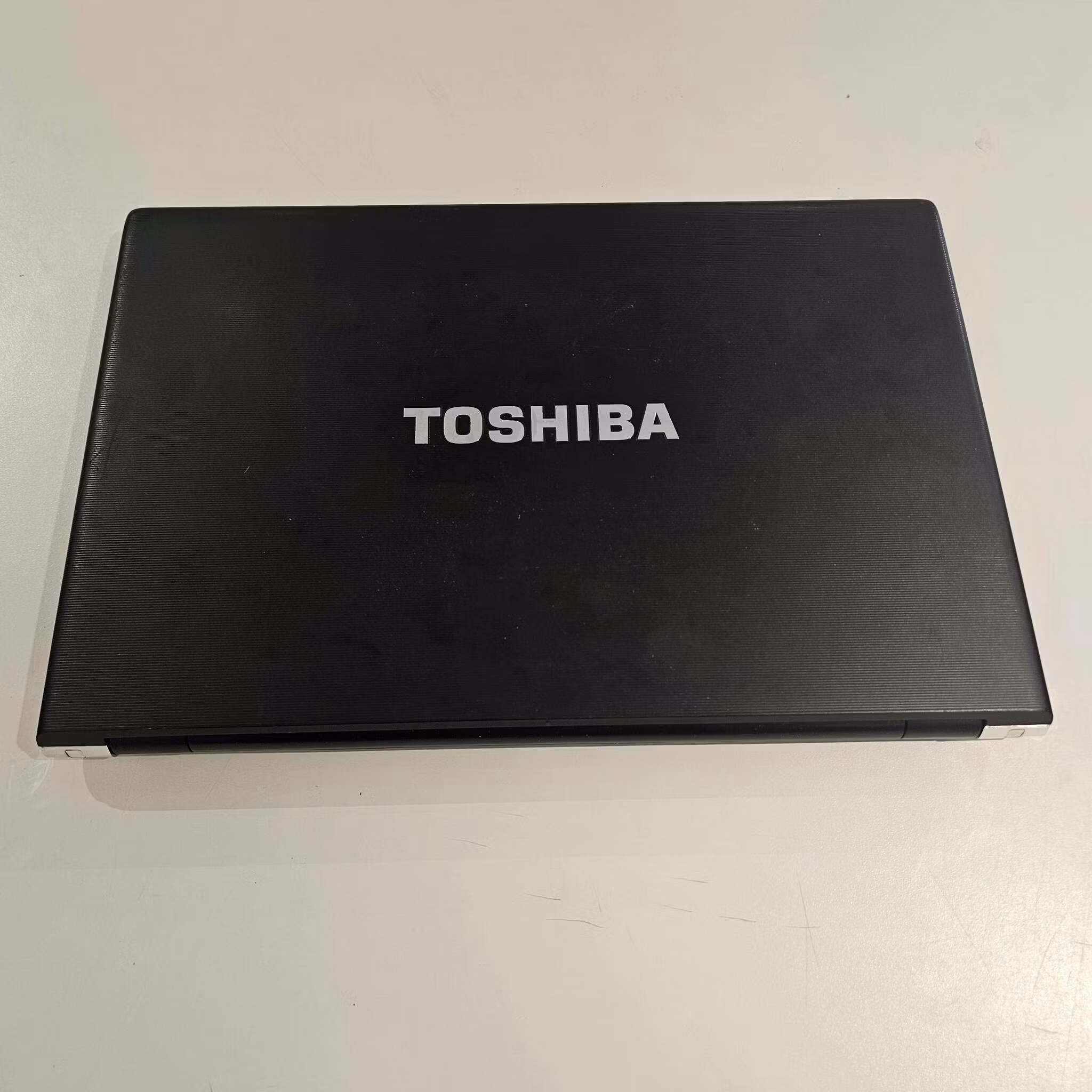 Toshiba Satelilite R850-10F Intel-I5 120GB SSD CD/DVD - NO OS