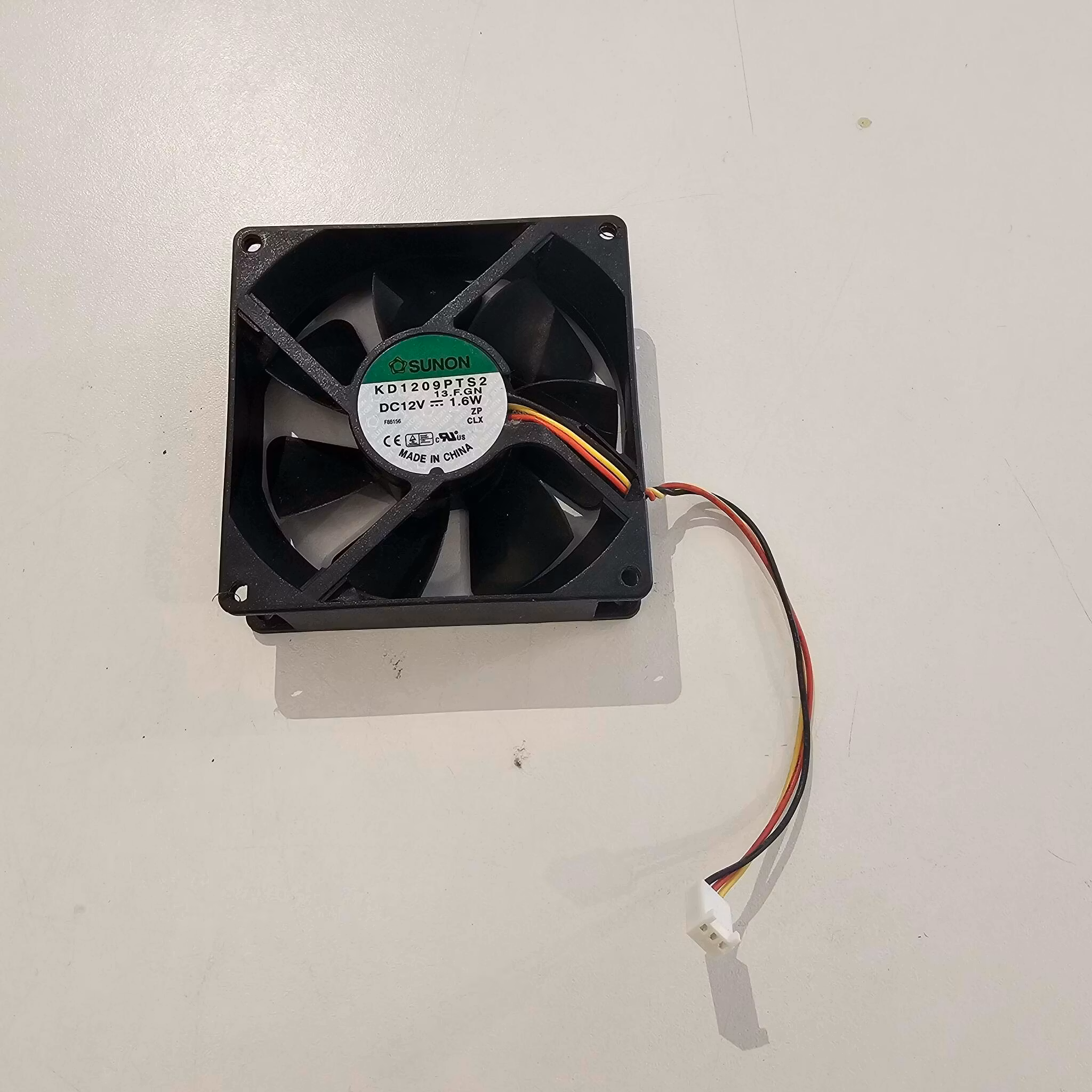 Sunon KD1209PTS2 DC12V 1.6W 3pin conn